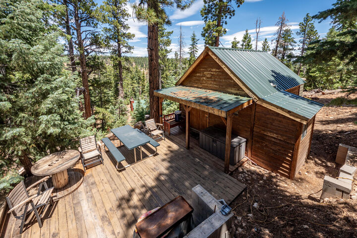 Property Photo: 1010 E Pioneer Rd UT 84762