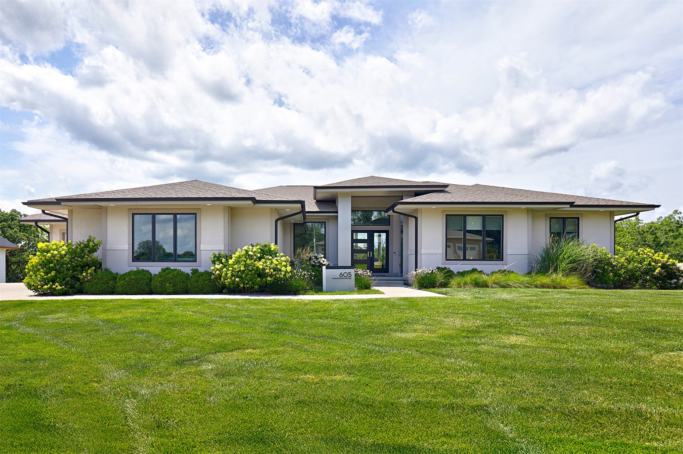 605 S Tiburon Cove  West Des Moines IA 50266 photo