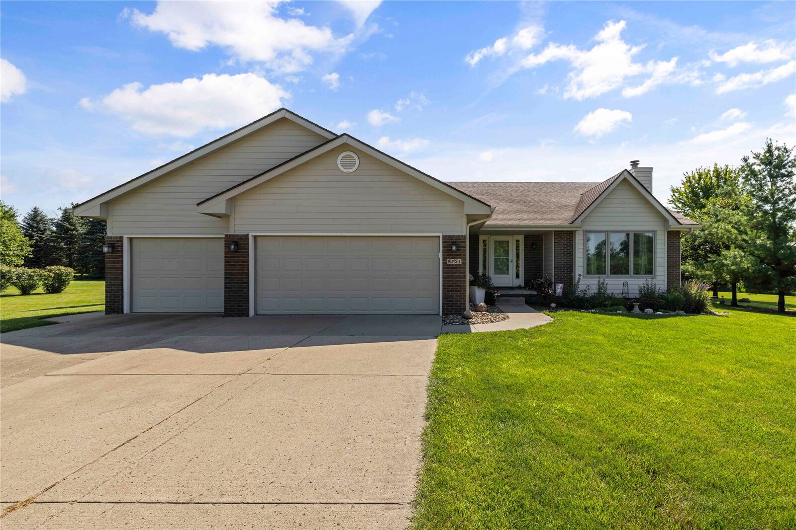 Property Photo:  9421 NE 28th Court  IA 50021 