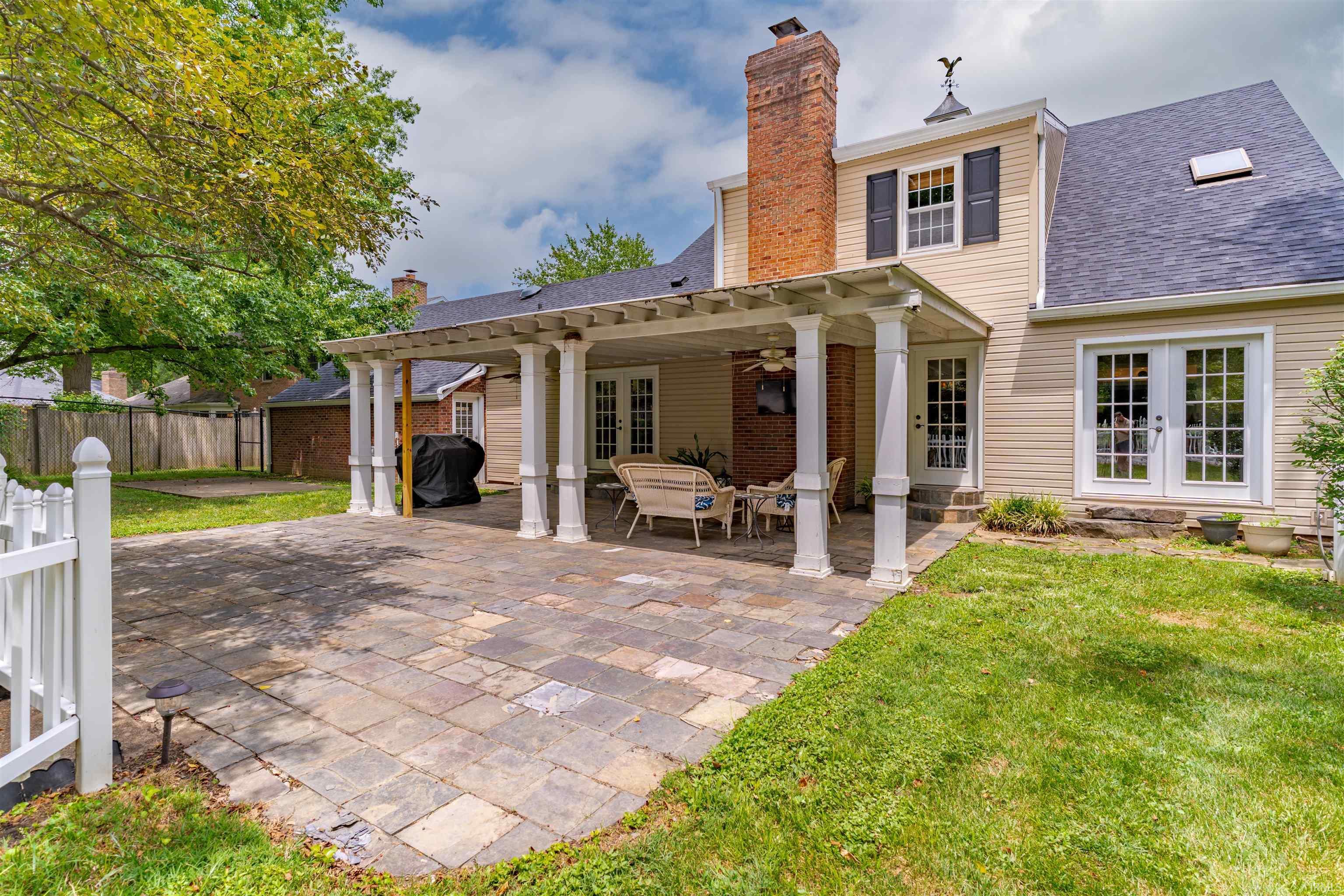 Property Photo: 6105 E Oak Street IN 47715