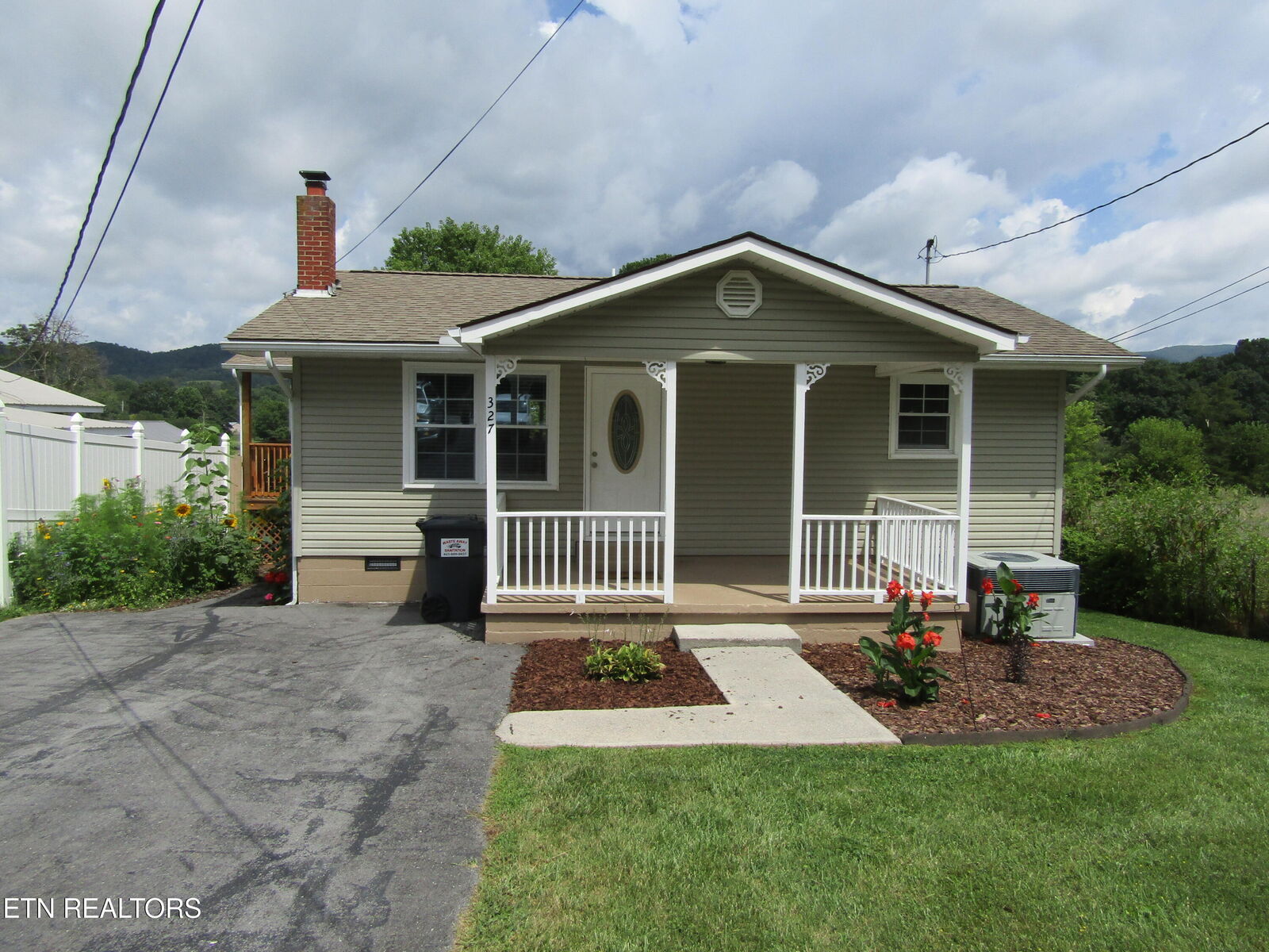 Property Photo:  327 Coleman St  TN 37752 