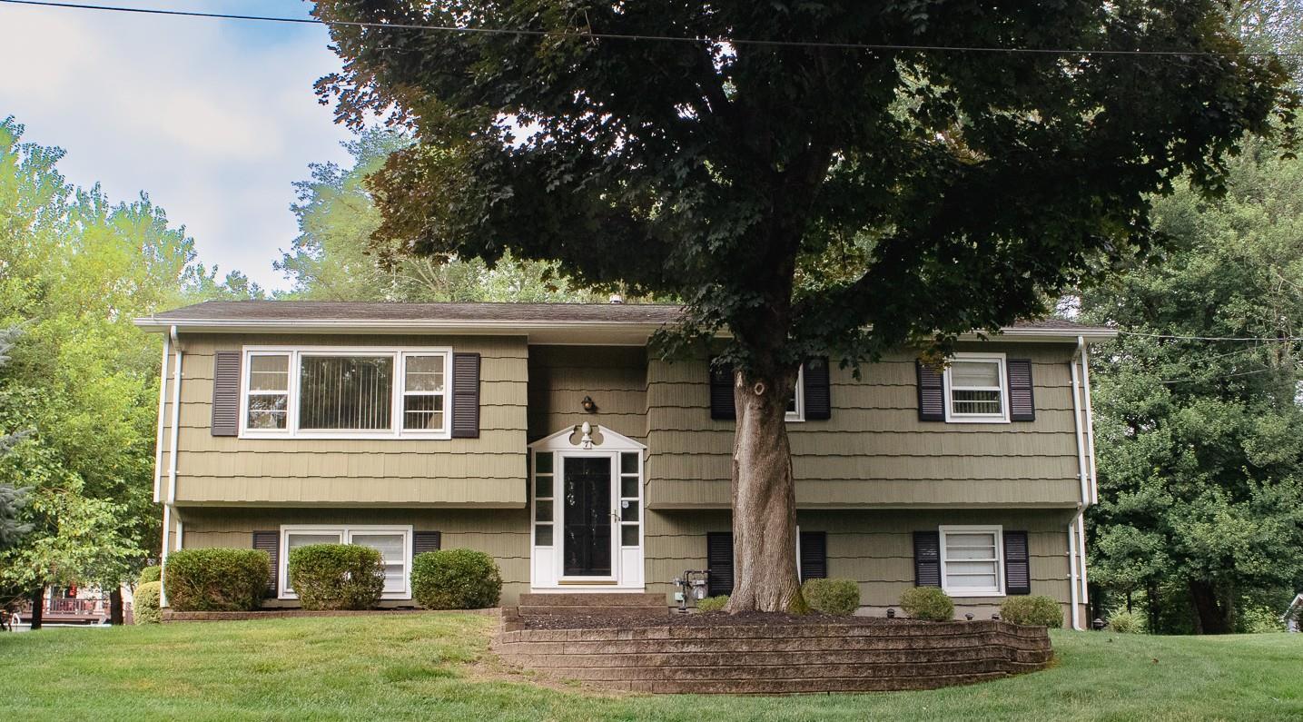 Property Photo:  7 Brentwood Drive  NY 10956 