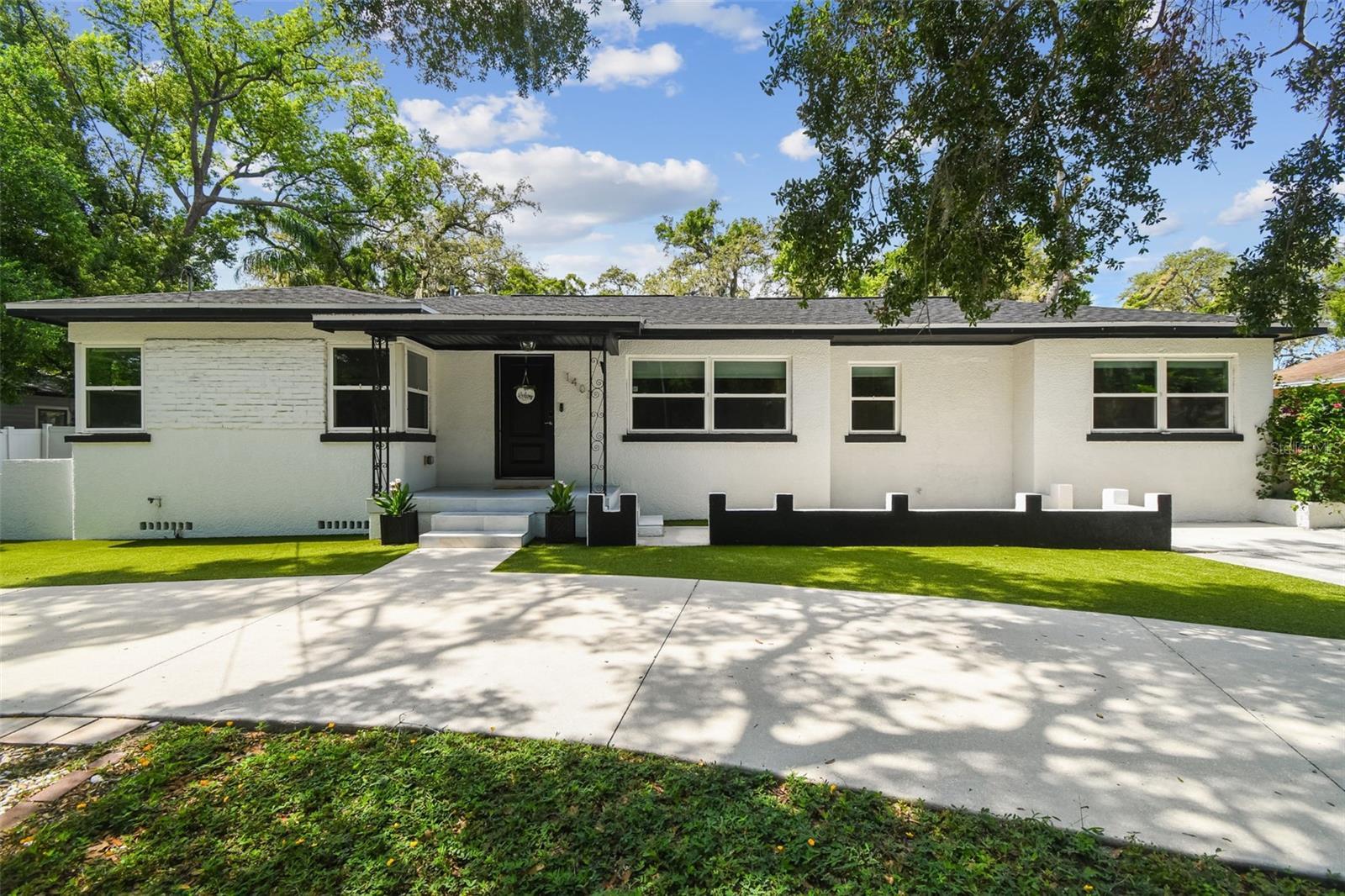 Property Photo: 1407 E Hanna Avenue FL 33604