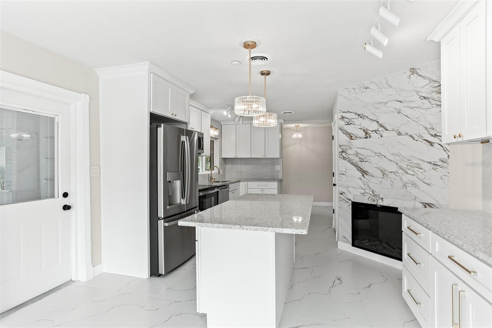 Property Photo: 2201 Sunderland Road FL 32751