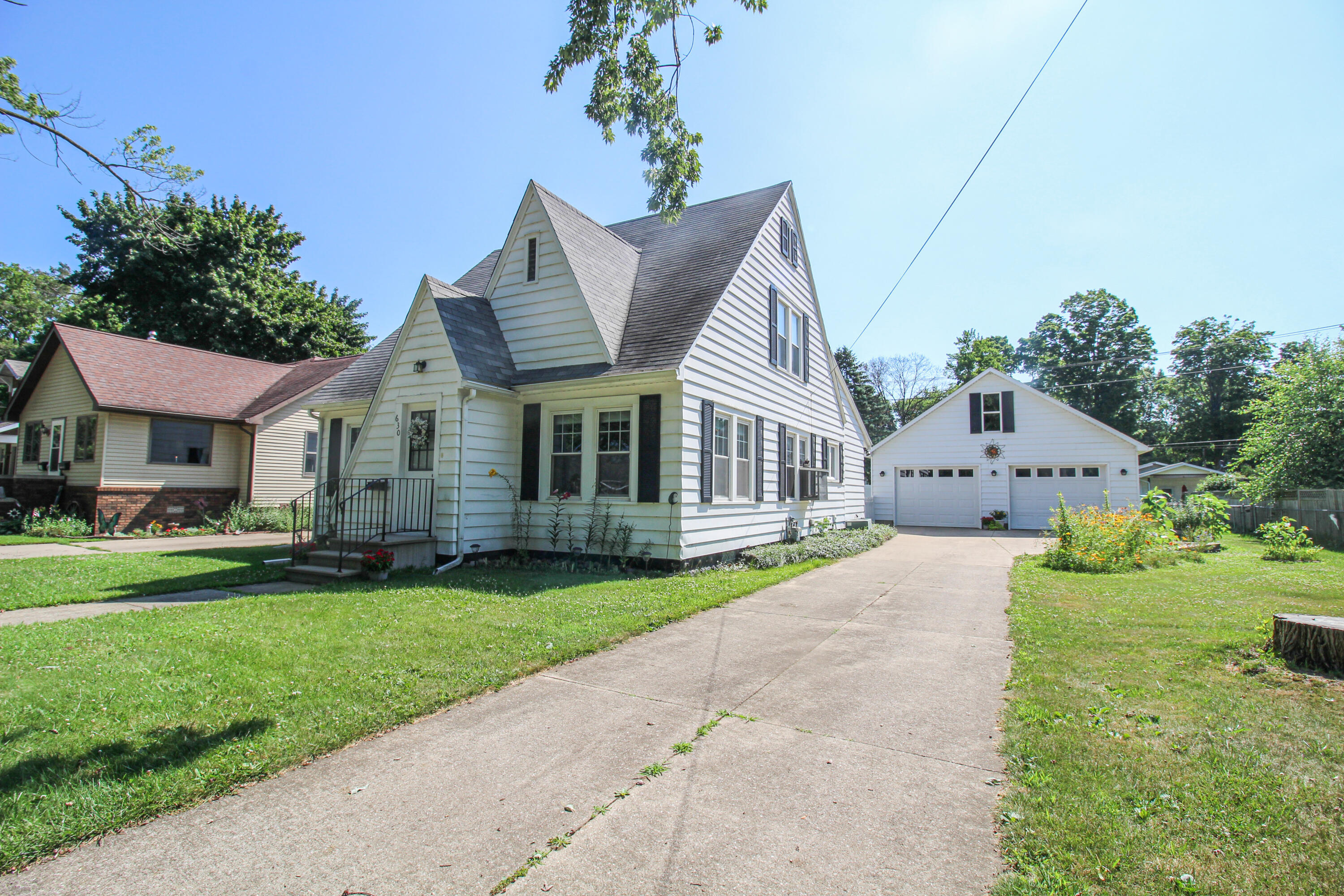 Property Photo: 630 S Lincoln Avenue MI 49093