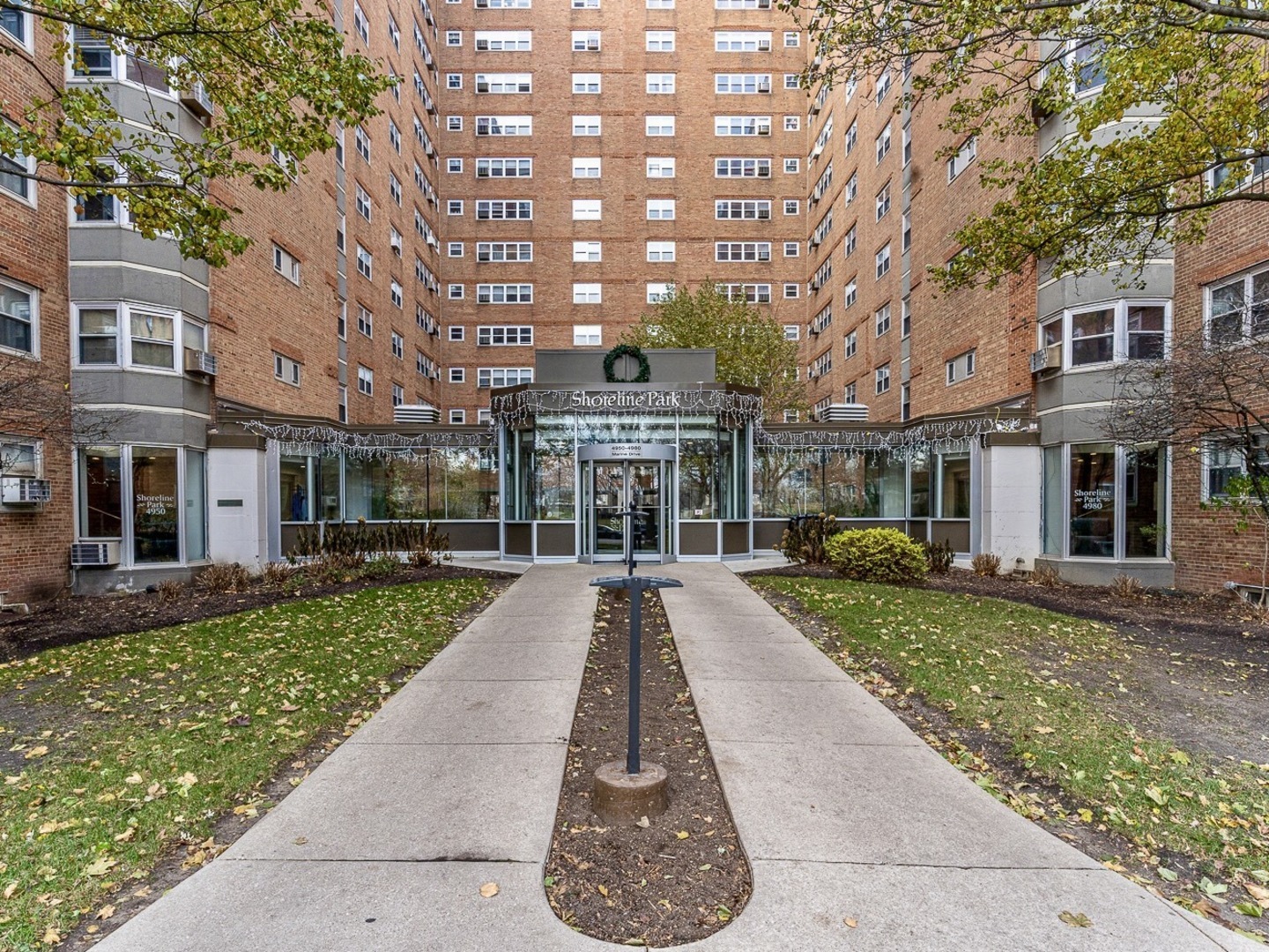 4960 N Marine Drive 616  Chicago IL 60640 photo