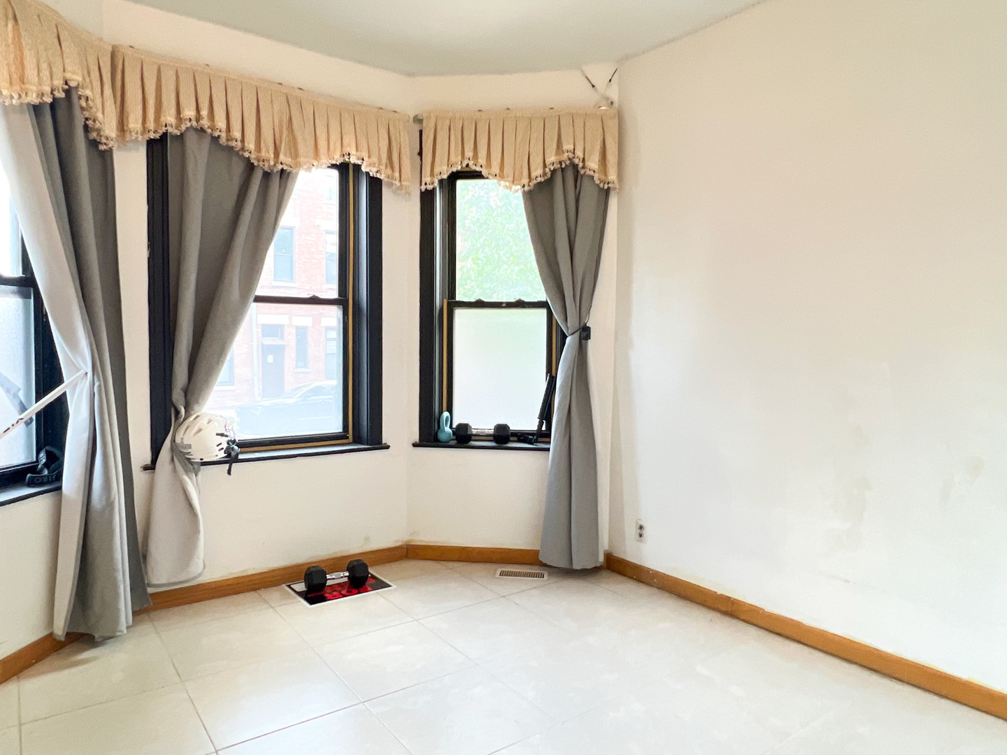 Property Photo: 450 W 29th Street IL 60616