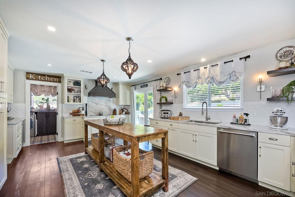Property Photo:  660 Via Rancho Pkwy  CA 92029 