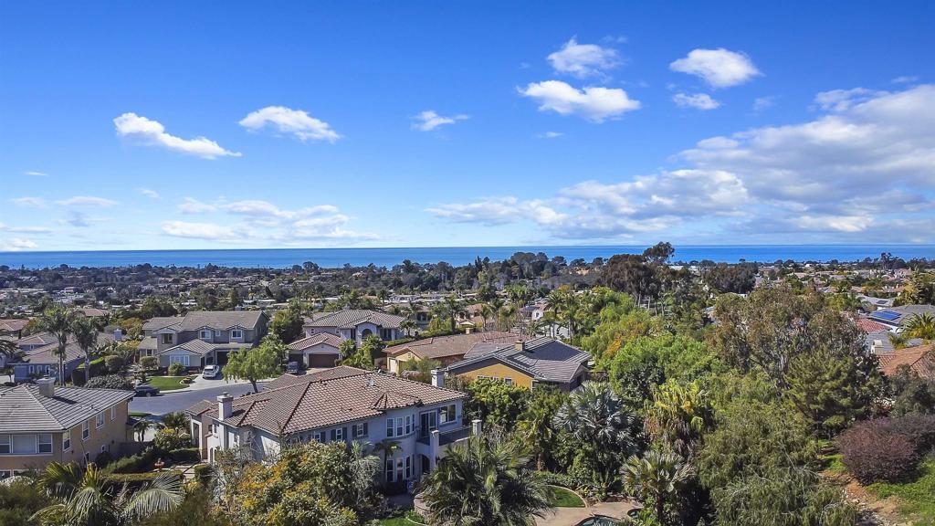 Property Photo: 486 Sandalwood Ct CA 92024