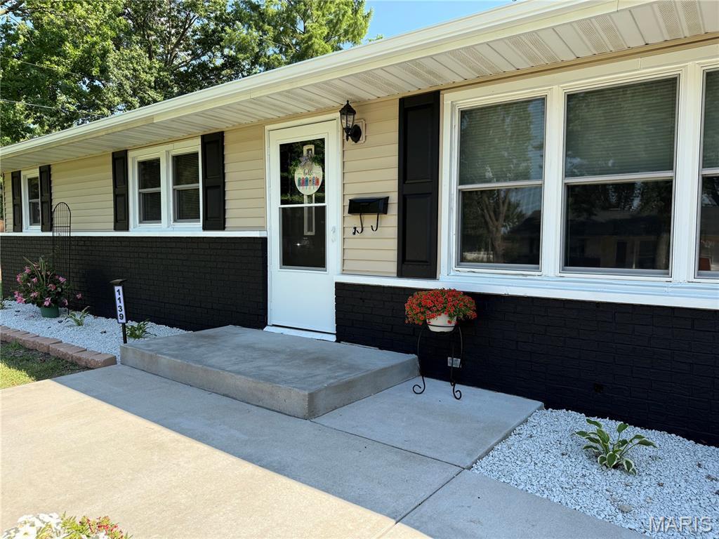 Property Photo: 1139 Warren Street IL 62052