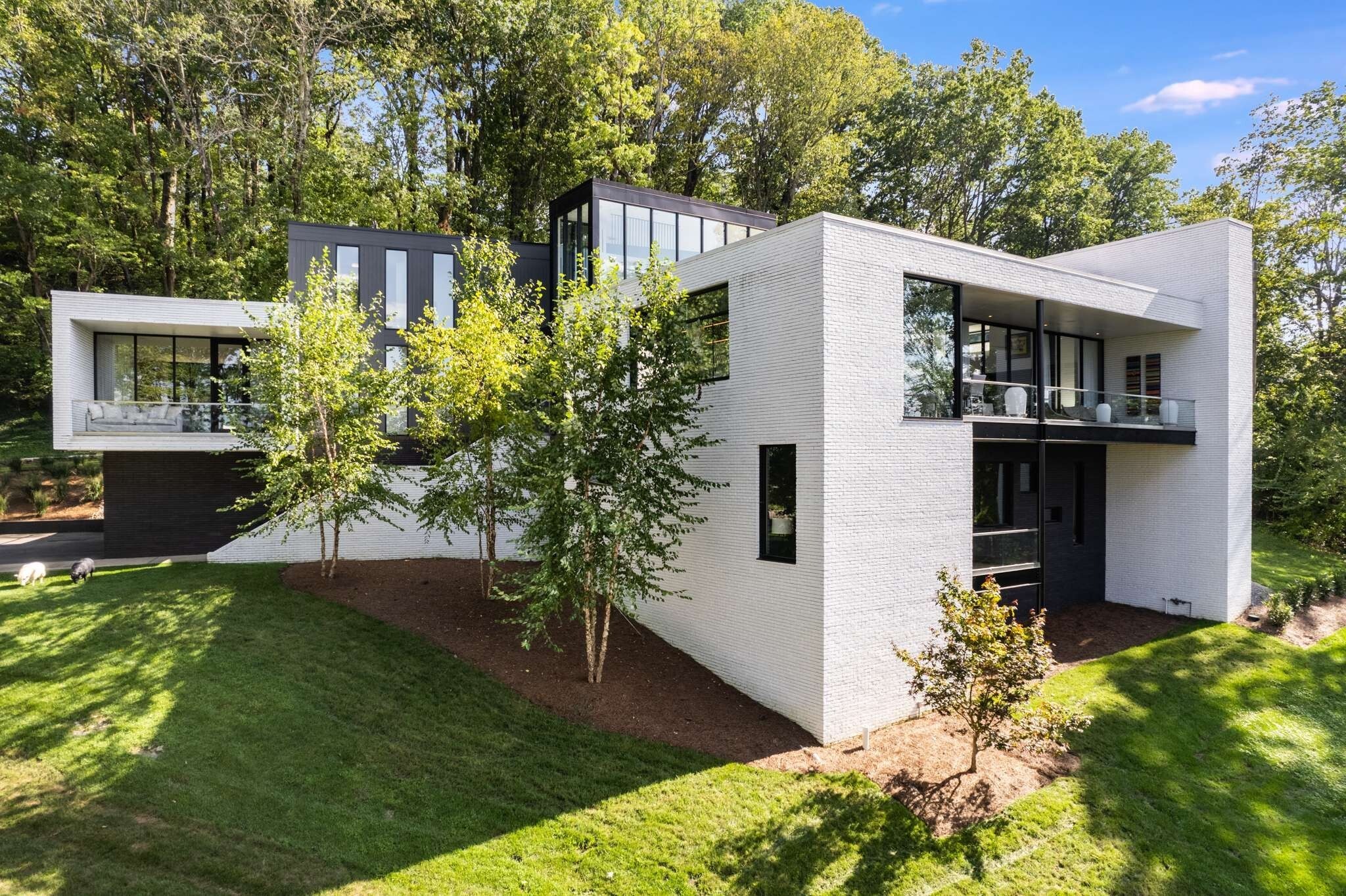 Property Photo: 4606 Shys Hill Rd TN 37215