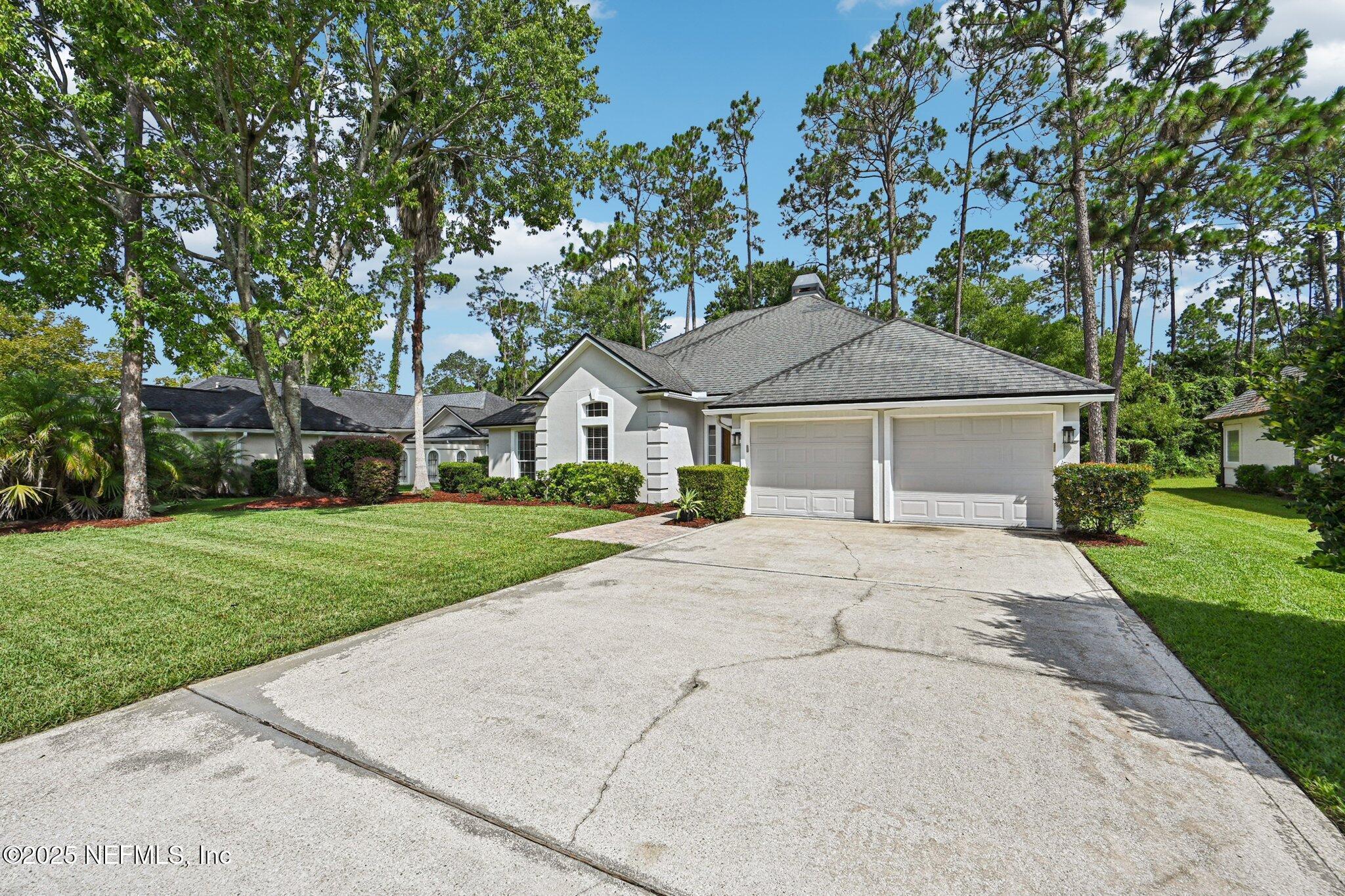 Property Photo:  1916 Woodlake Drive  FL 32003 