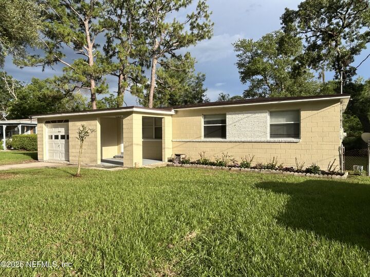 Property Photo: 6816 Lotus Road S FL 32211
