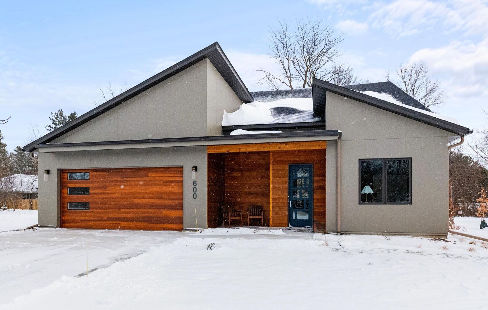 Property Photo: 600 Kraewood Drive MN 55057