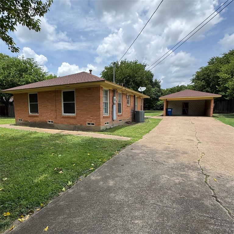 Property Photo:  305 Waller Street  TX 75154 