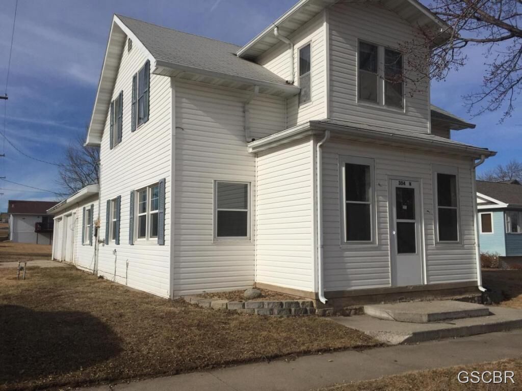 Property Photo: 304 N Oak Avenue NE 68739