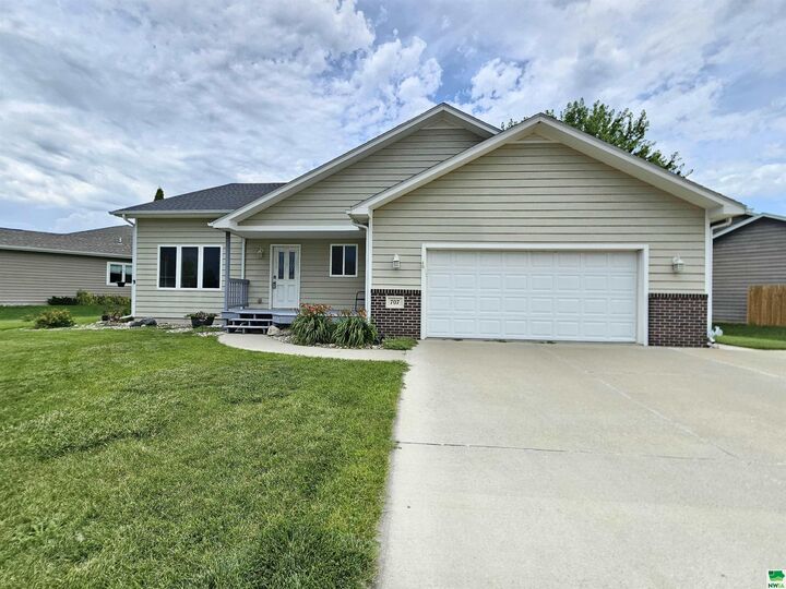 707 Prairie Blvd  Dakota Dunes SD 57049 photo