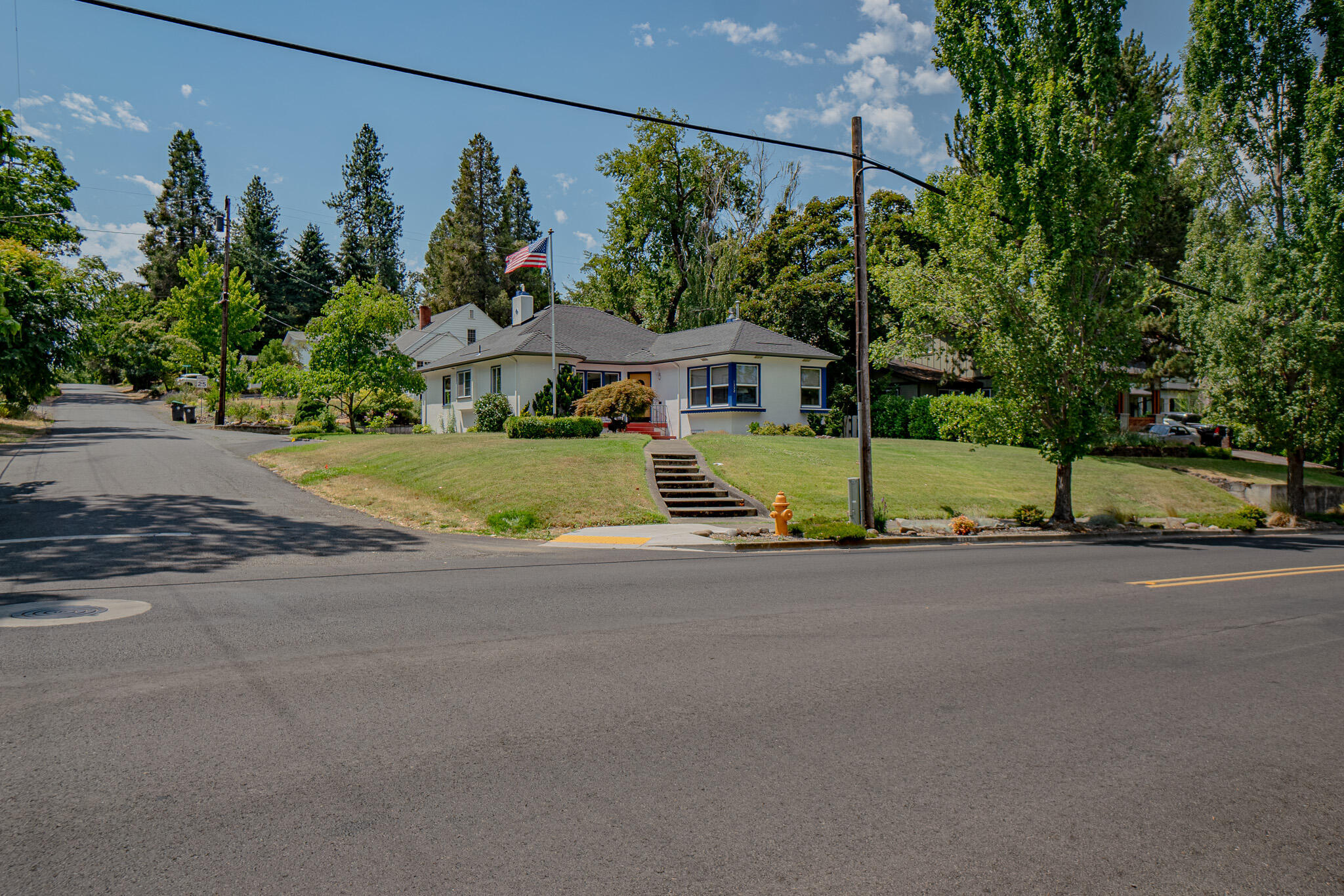 Property Photo: 1332 E Main Street OR 97504