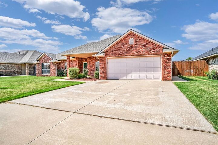 Property Photo: 1001 Stephanie Lane OK 73521