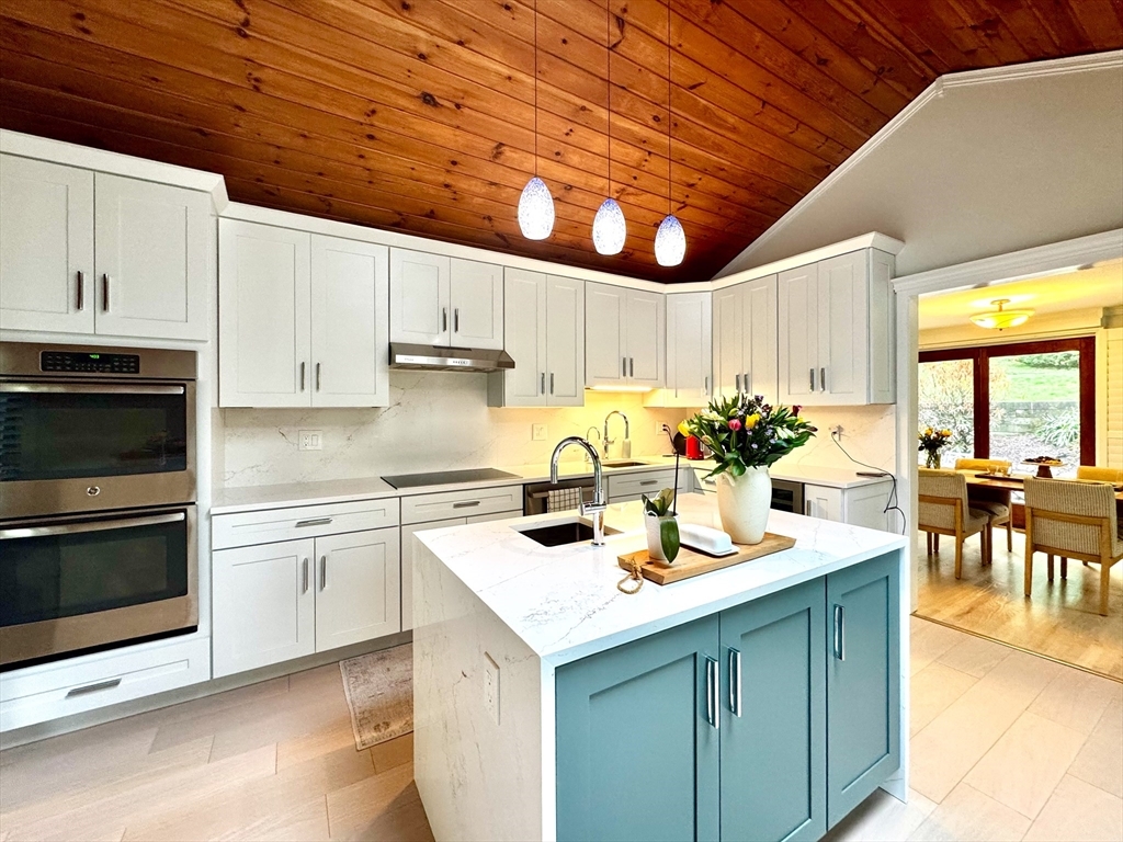 Property Photo: 10 Winch Way MA 01760