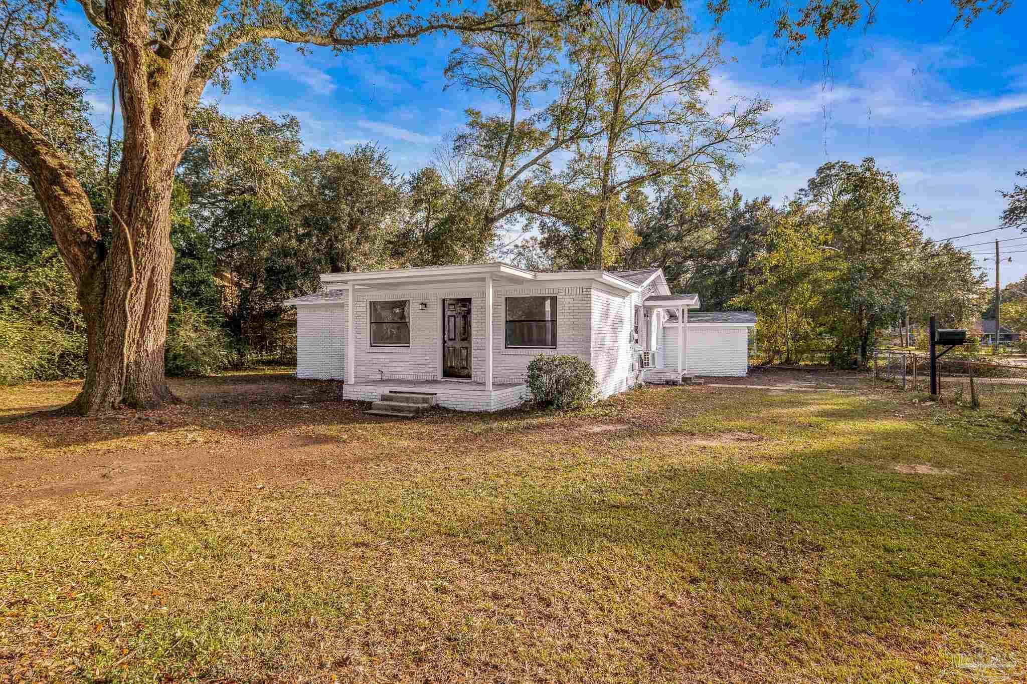 Property Photo: 7950 Hayworth Ave FL 32534