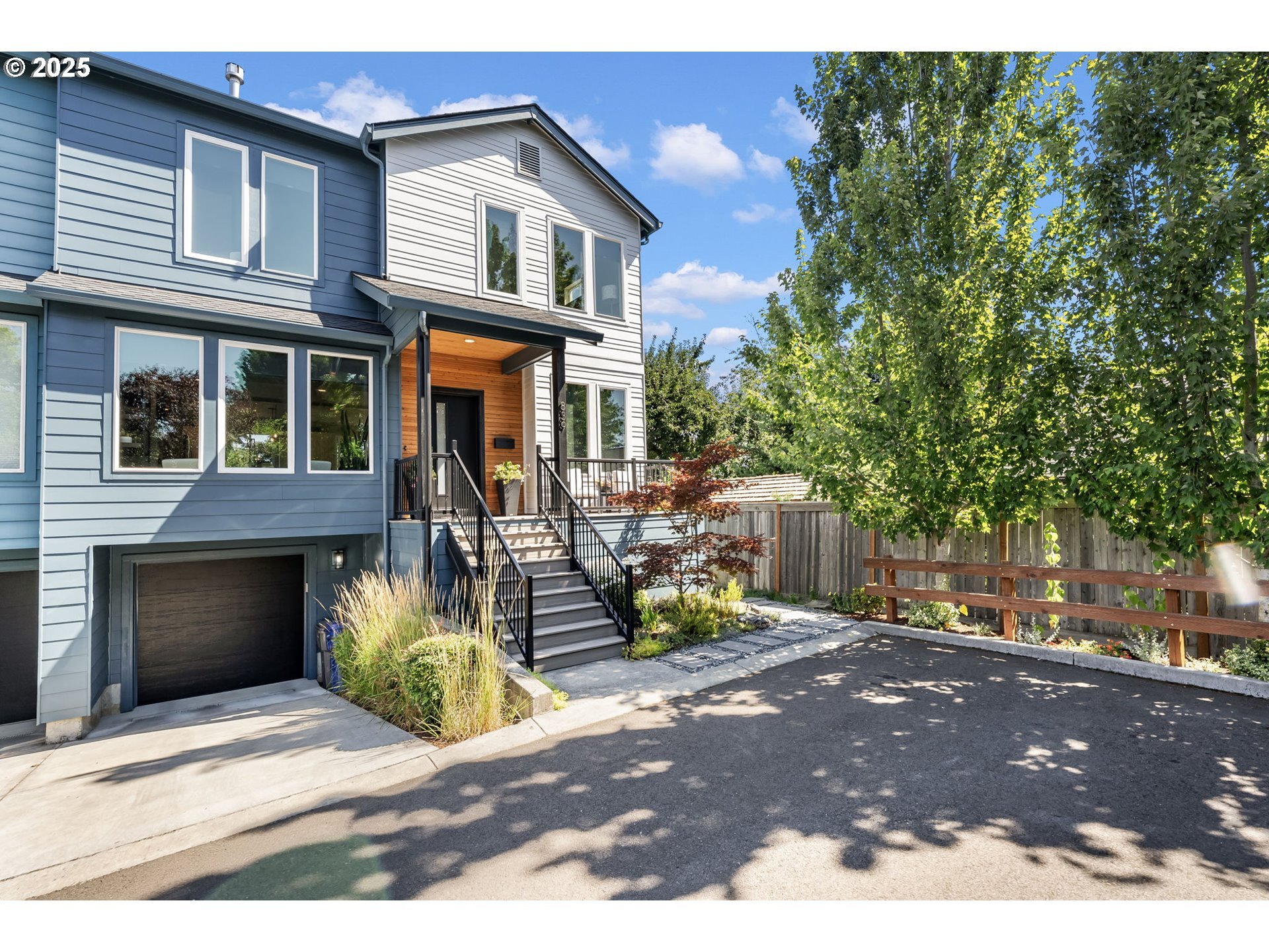 Property Photo: 839 NE Ashley St OR 97211