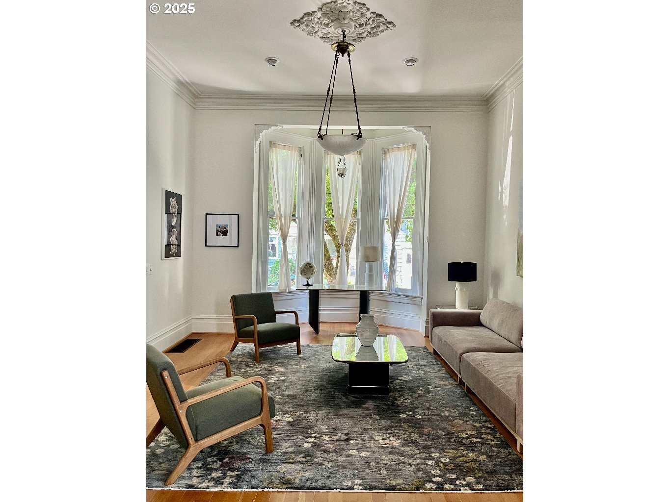 Property Photo: 2134 NW Hoyt St OR 97210
