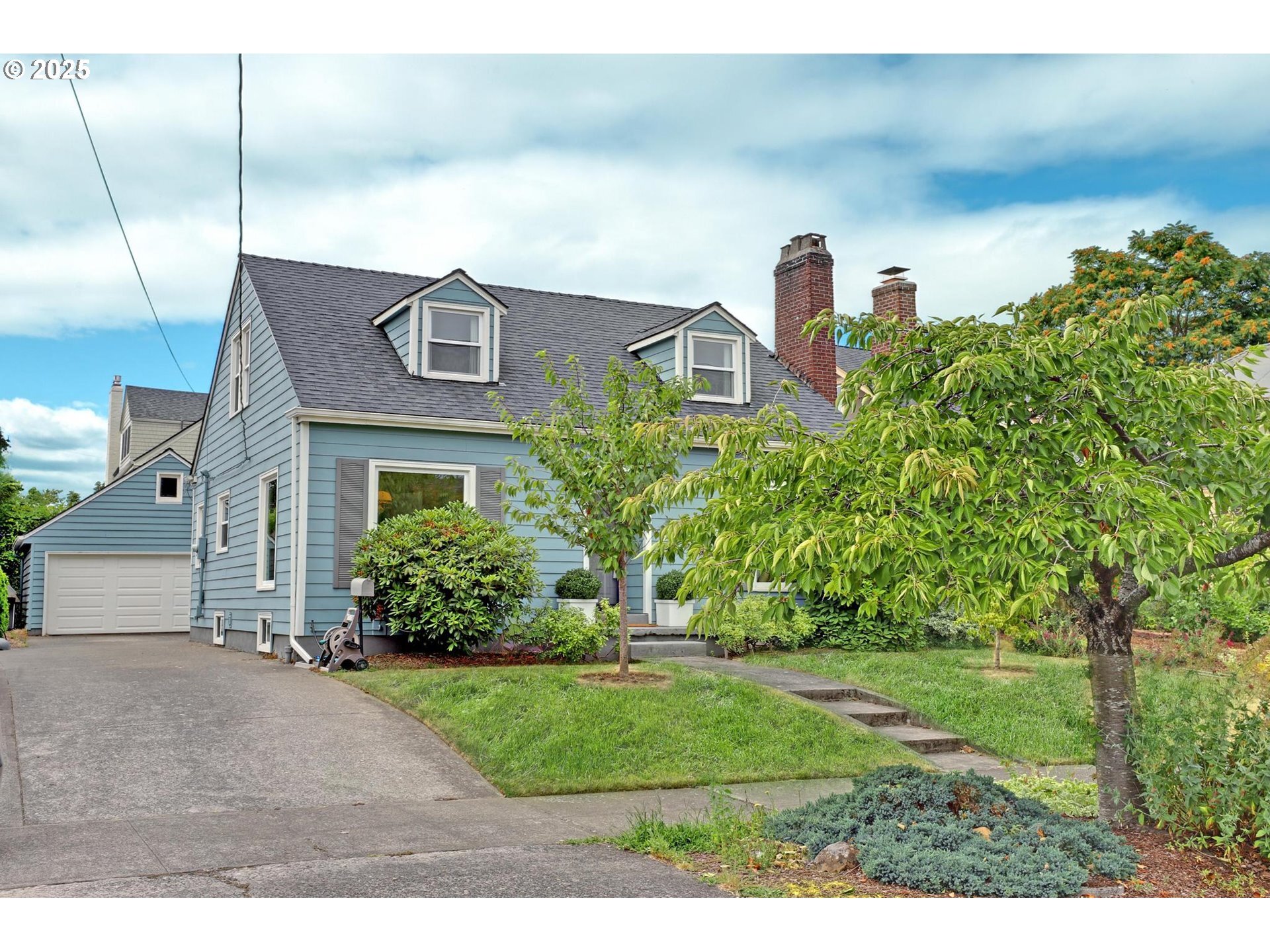 Property Photo: 3125 NE 43rd Ave OR 97213
