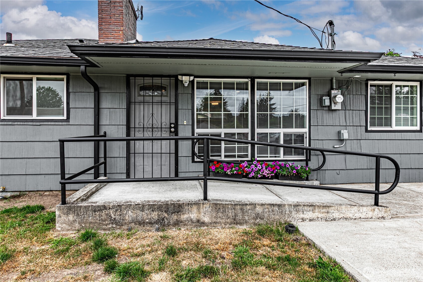 Property Photo: 1101 I Street NE WA 98002