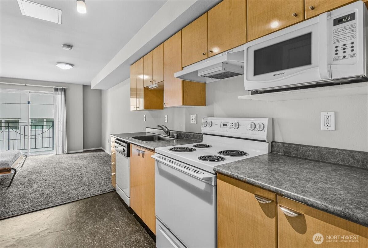 Property Photo: 425 Vine Street 421 WA 98121