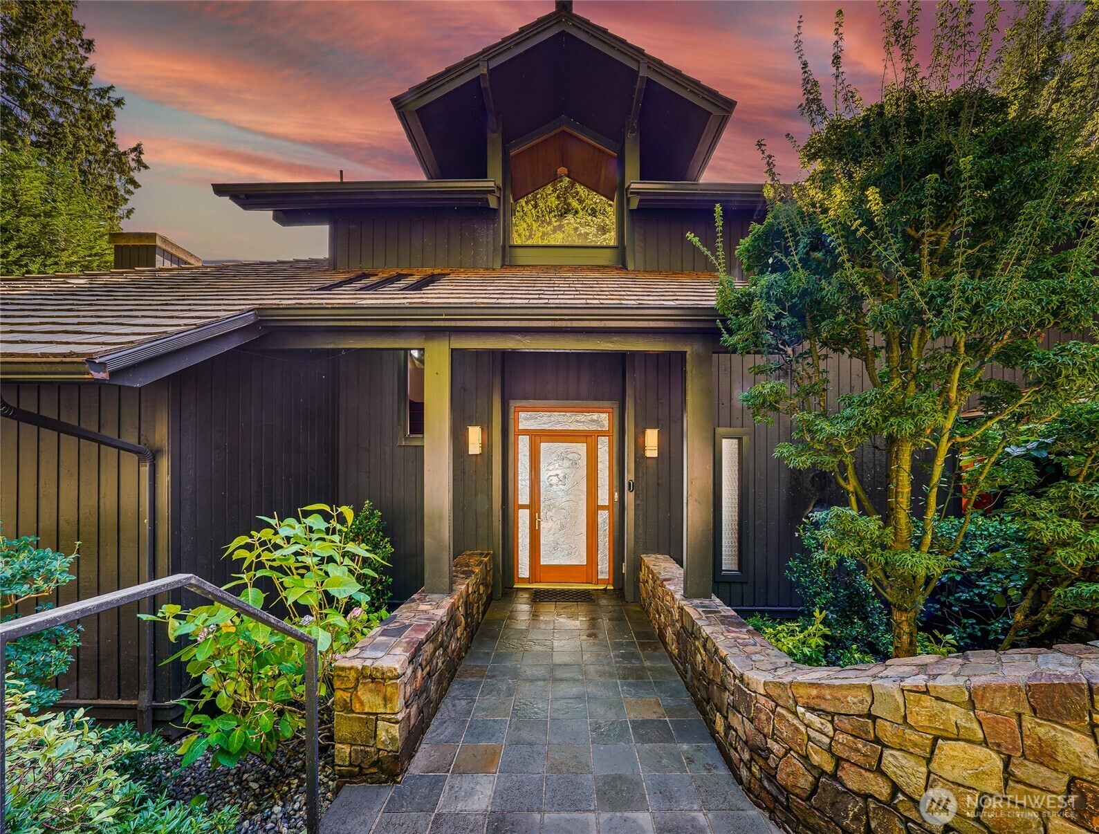 Property Photo: 18 Holly Lane WA 98040