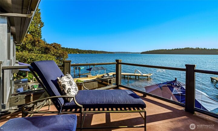 Property Photo:  18  Holly Lane  WA 98040 