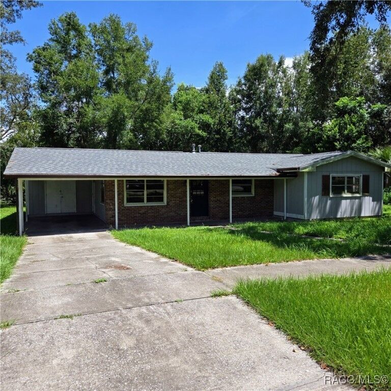 Property Photo: 9227 N Fawn Way FL 34434