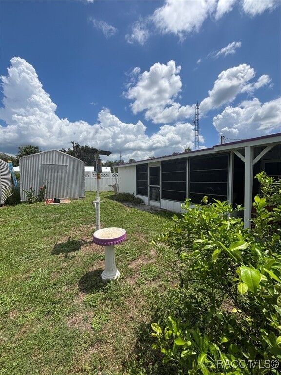 Property Photo: 1051 Cr Rd 461 FL 33538