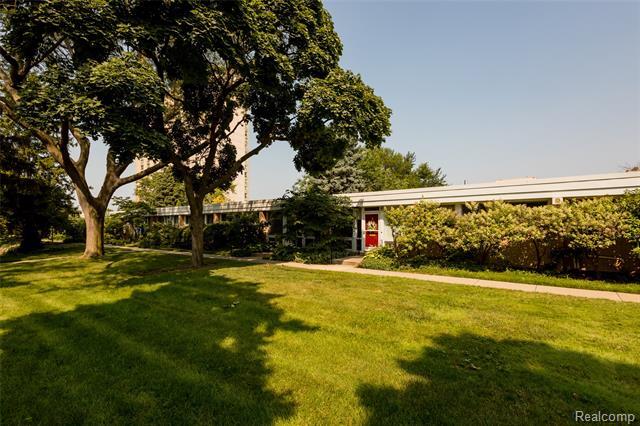 Property Photo: 1525 Chateaufort MI 48207