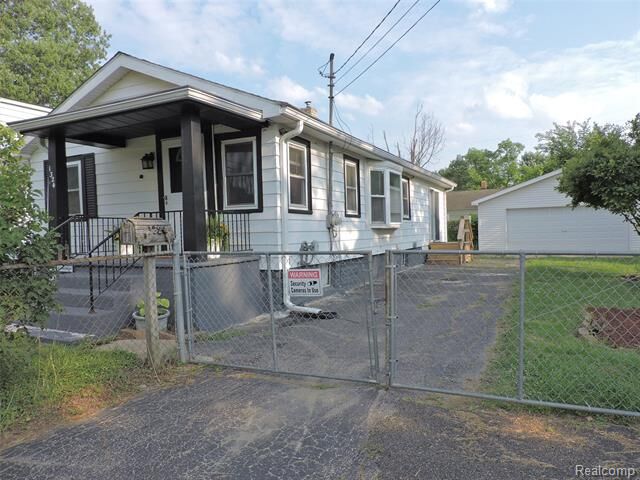 Property Photo: 1324 Allen Street MI 48529