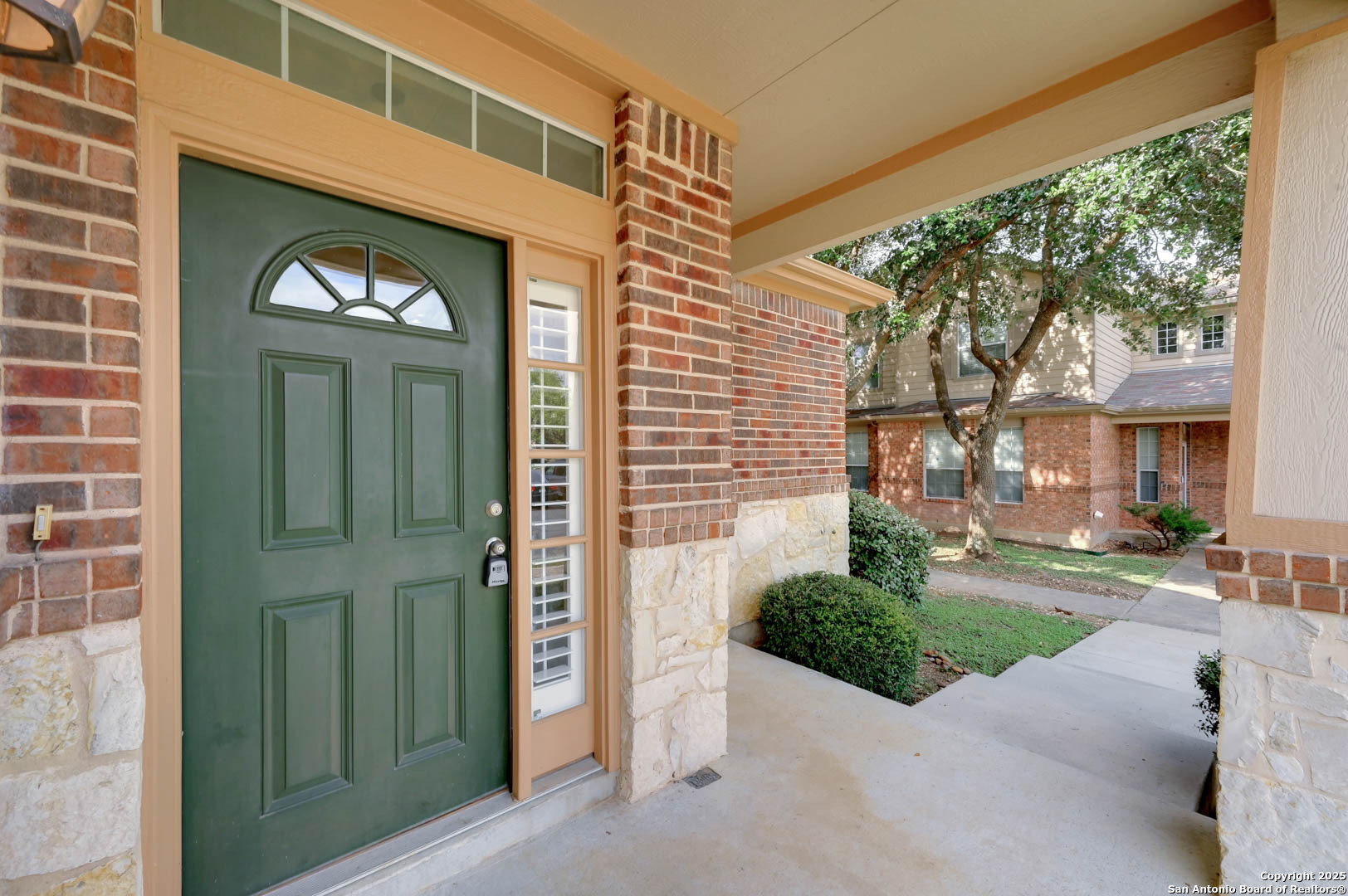 Property Photo: 2616 Grayson Way TX 78232
