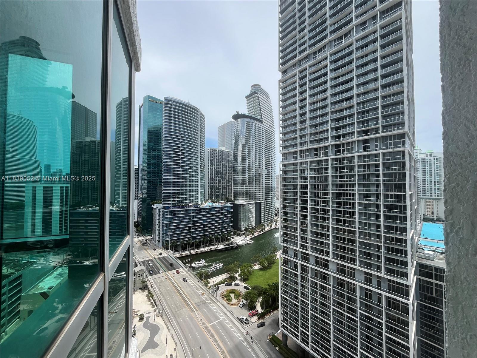 Property Photo: 500 Brickell Ave 2501 FL 33131
