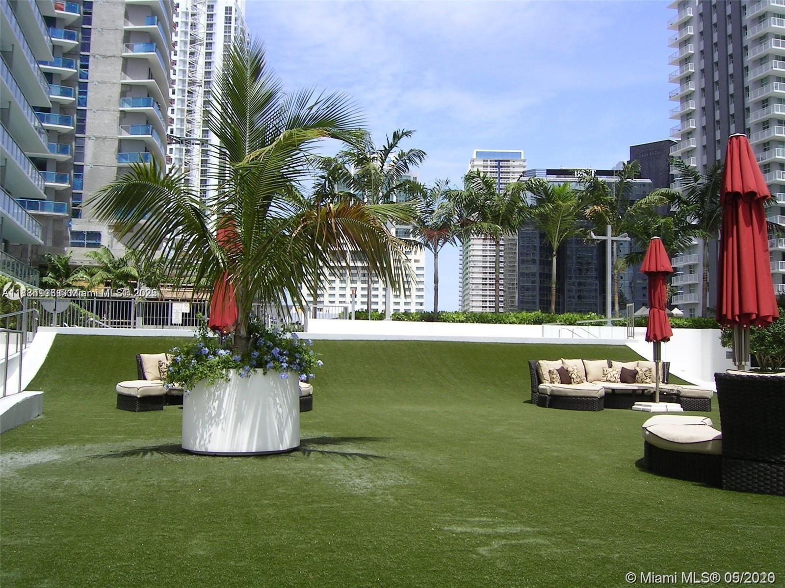 Property Photo: 1111 SW 1st Ave 2722-N FL 33130