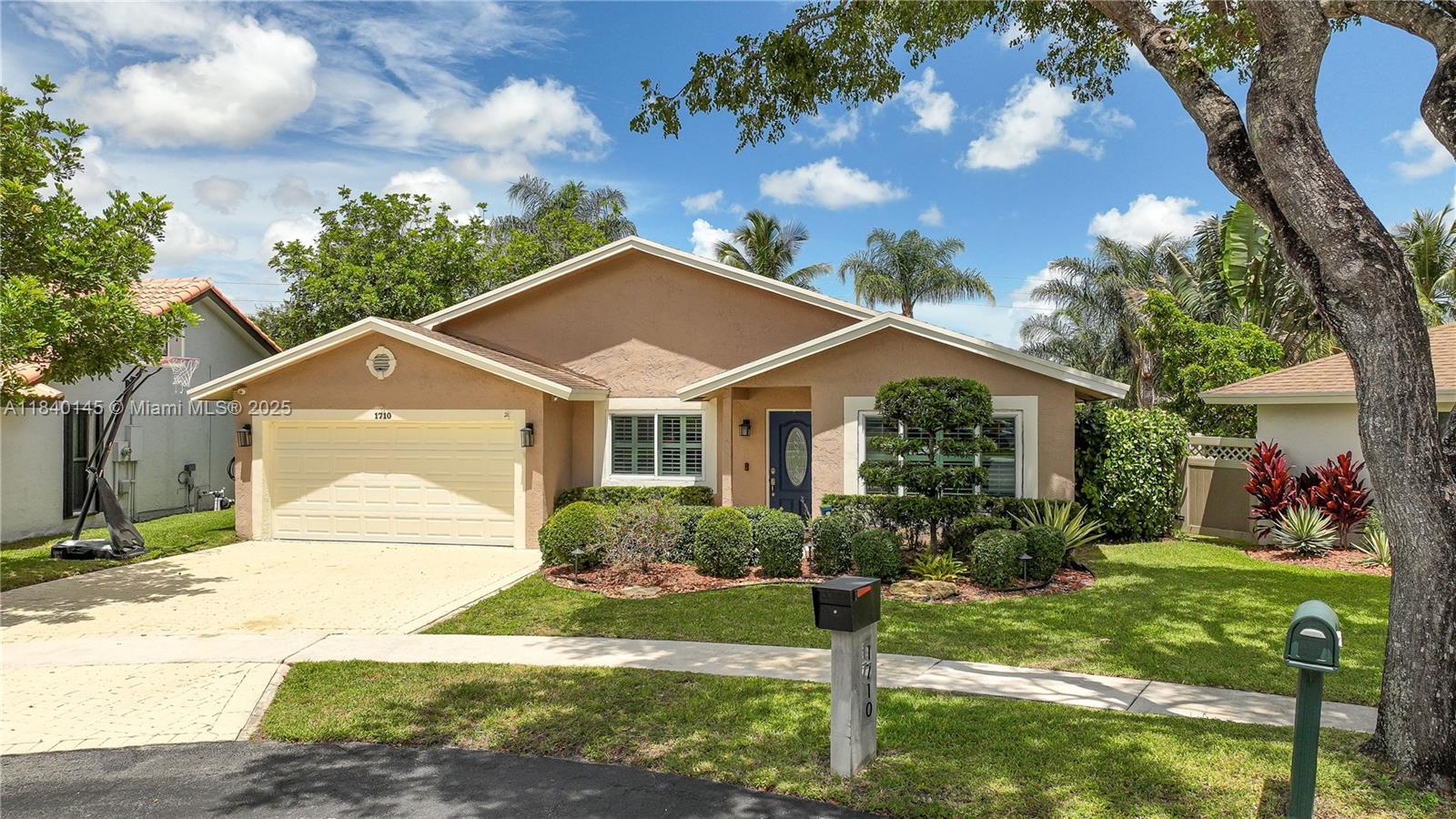 Property Photo: 1710 SW 100th Ter FL 33324