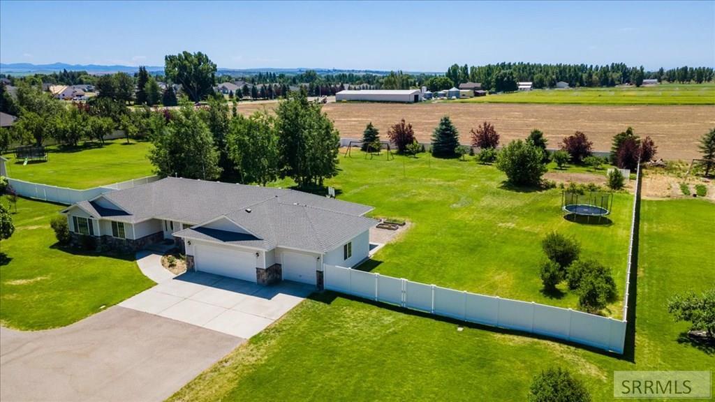 Property Photo:  2105 Ferris Lane  ID 83440 