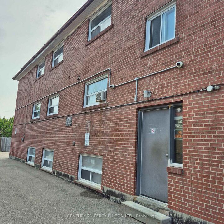 Photo de la propriété: 559A Birchmount Road ON M1K 1P8