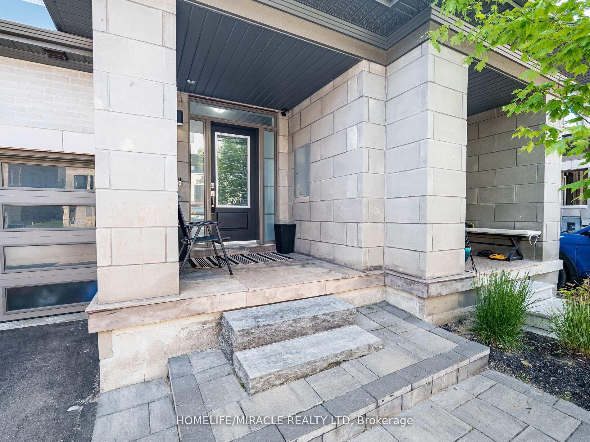 Property Photo:  28 Donald Fleming Way 147  ON L1R 0N8 