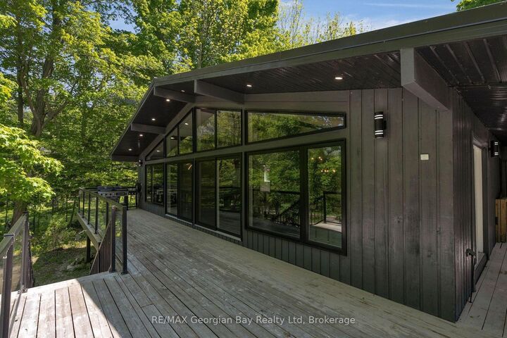 Property Photo: 1745 Twin Oaks Crescent ON L0K 1E0