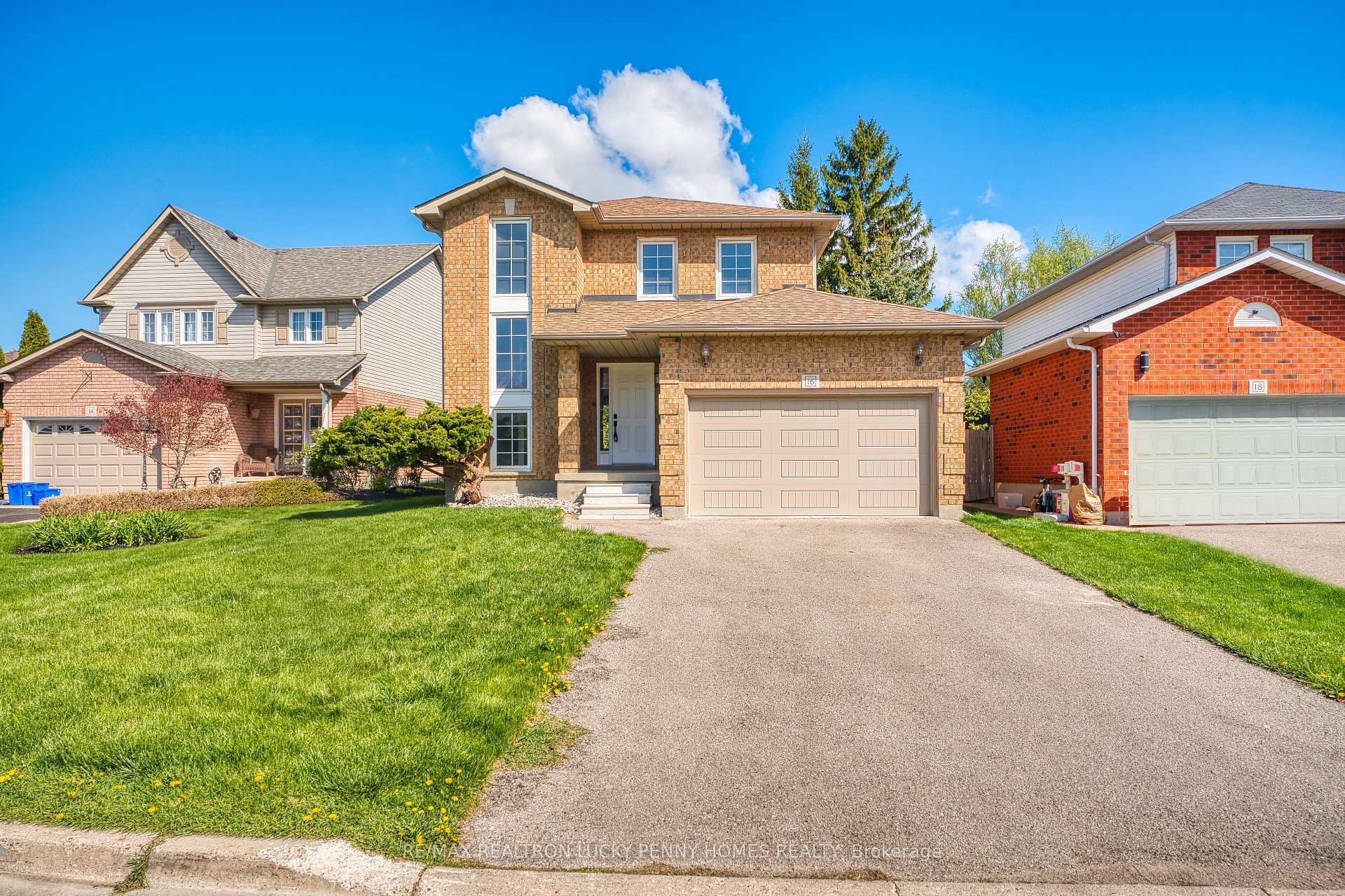 Property Photo: 16 Wabbokish Court ON L1E 2X6
