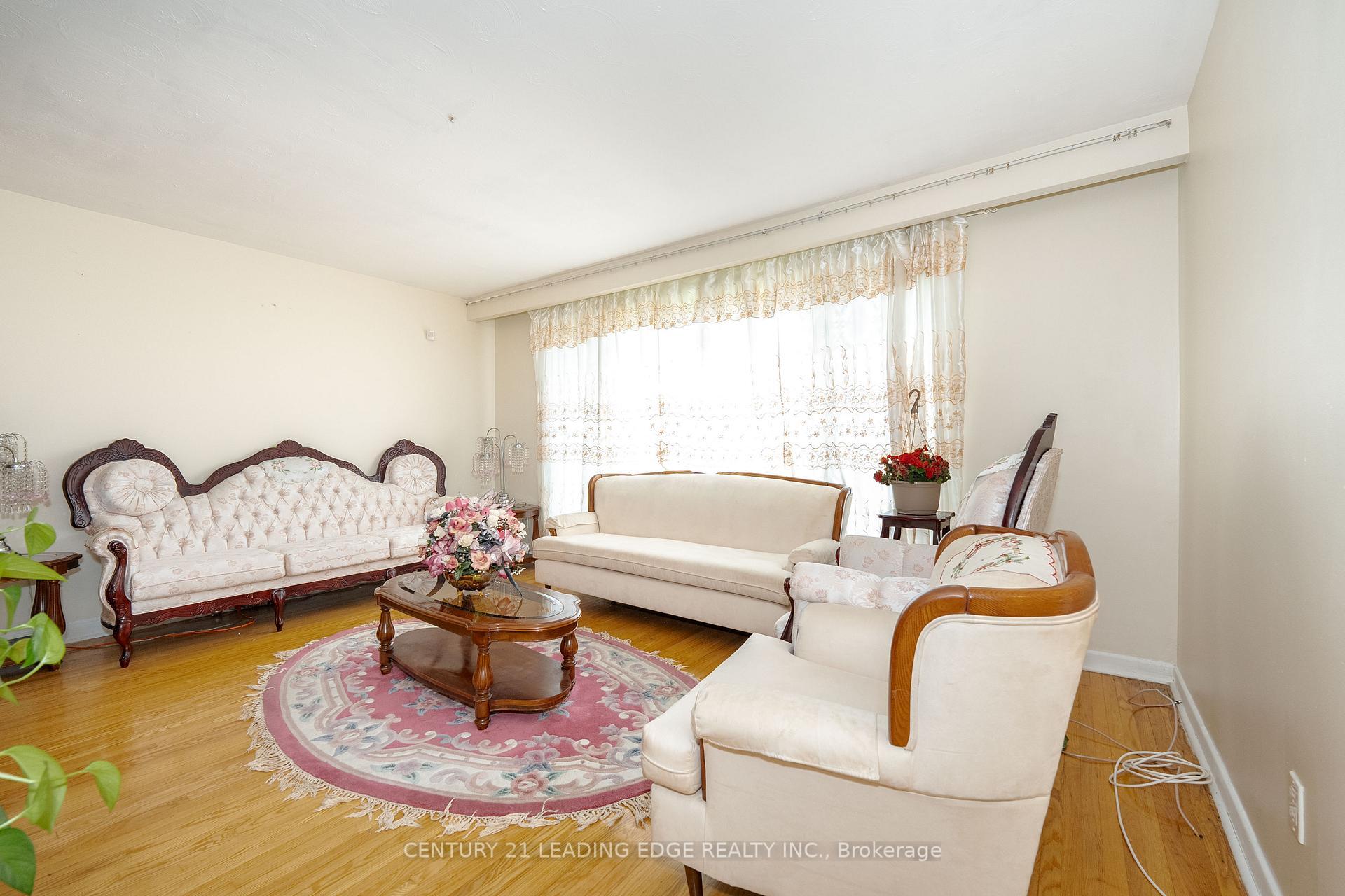 Property Photo: 6 Ravenrock Court ON M3A 2Y9