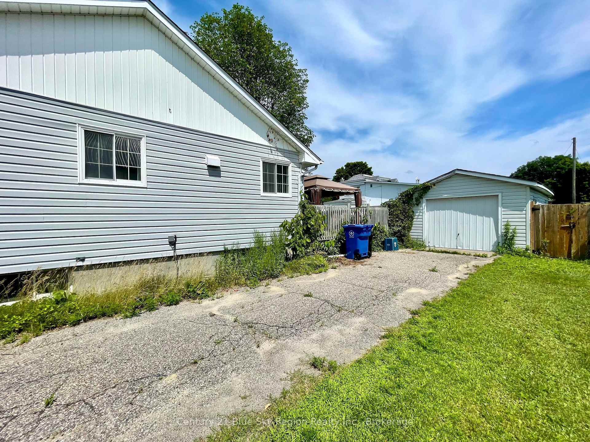 Property Photo: 124 Holditch Street ON P2B 1S4