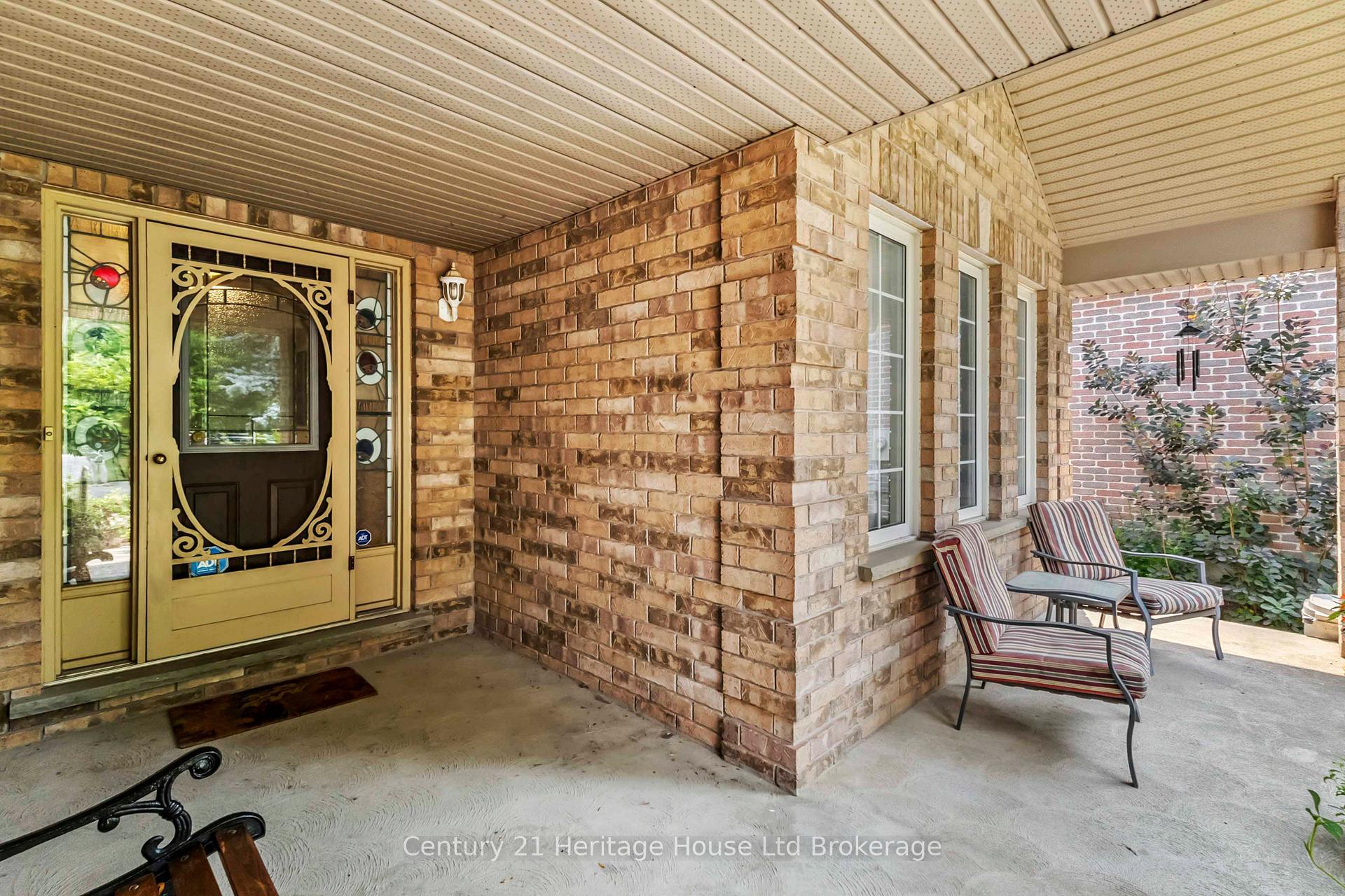 Property Photo: 739 Thornwood Drive ON N6H 5J6