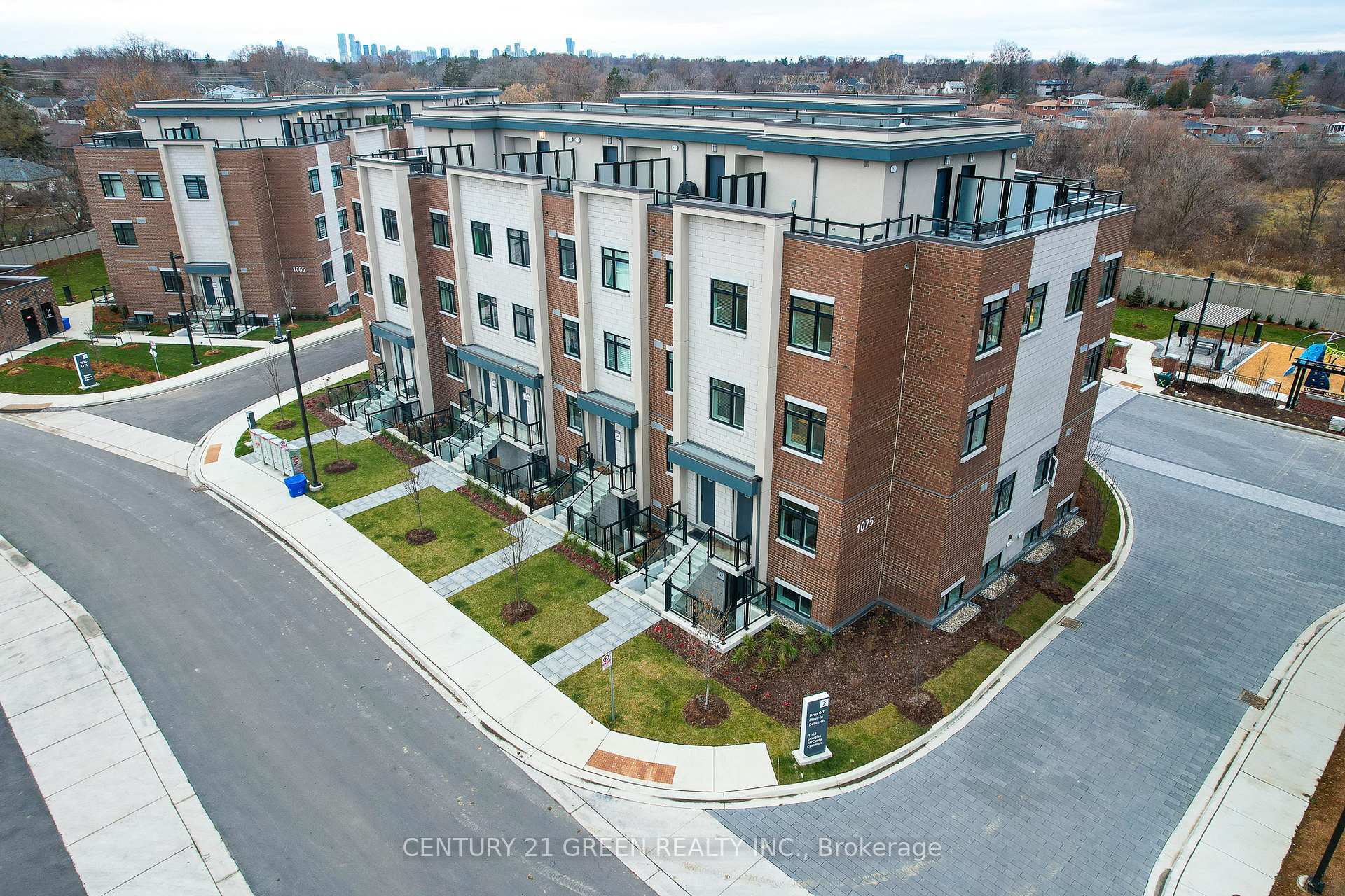 Property Photo: 1075 Douglas McCurdy Common 247 ON L5G 0C6
