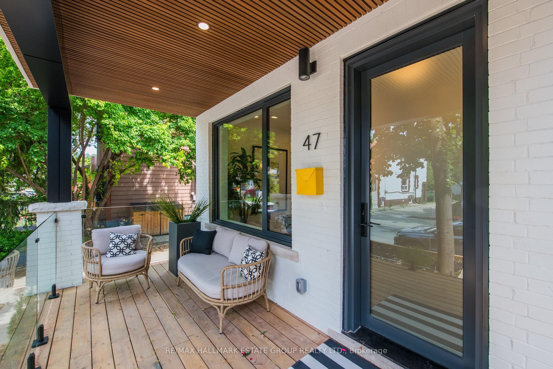 Photo de la propriété: 47 Laing Street ON M4L 2N3